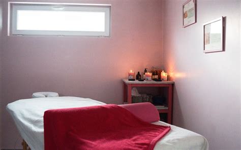 Intimate massage Escort West Mersea
